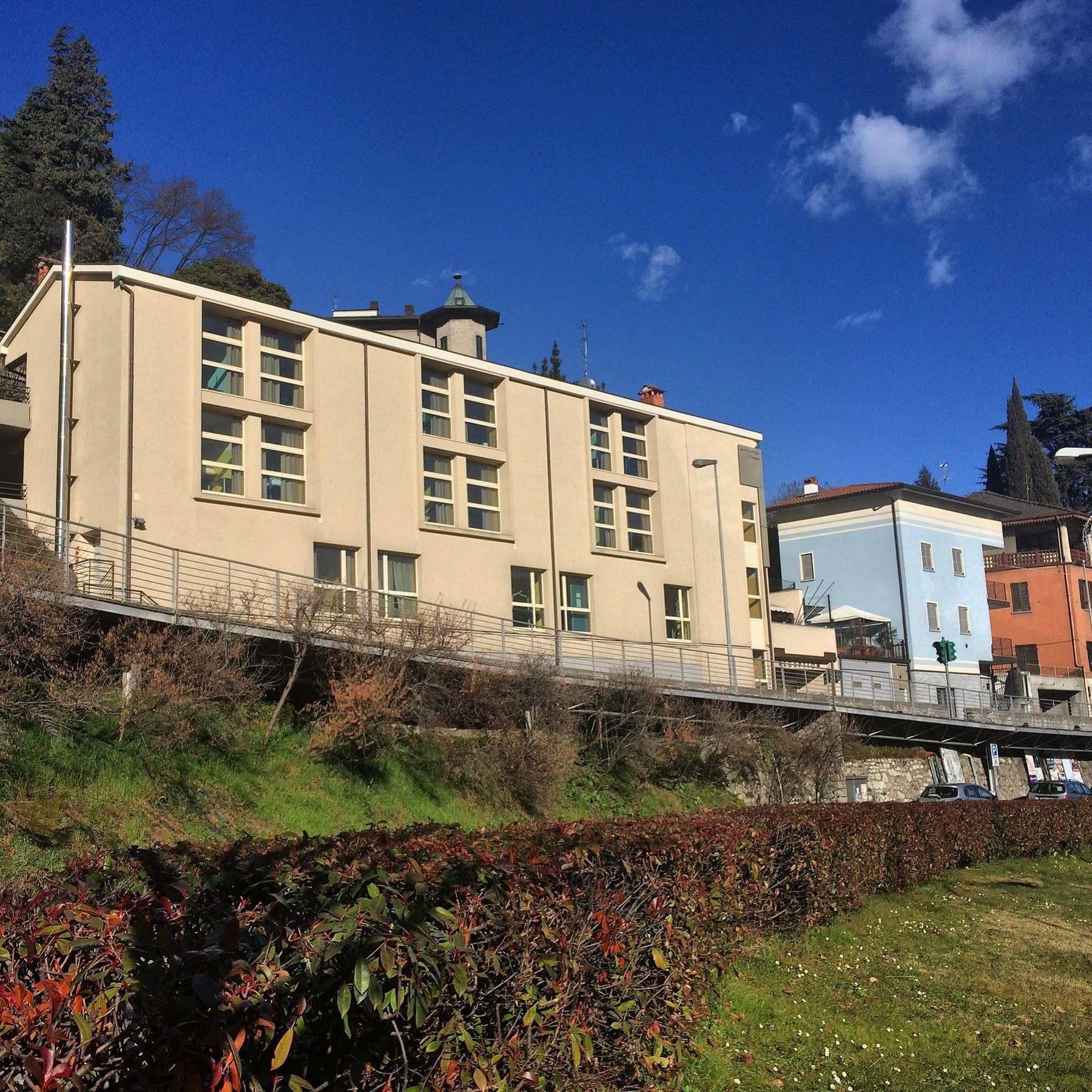 Ostello Del Porto โลเวเร ภายนอก รูปภาพ